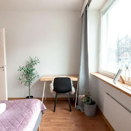 Apartman Cozy 1br W Balcony Next To Tram Stop *