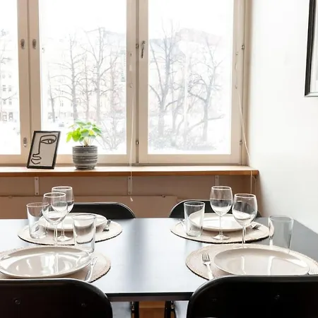 Cozy 1br W Balcony Next To Tram Stop Apartamento