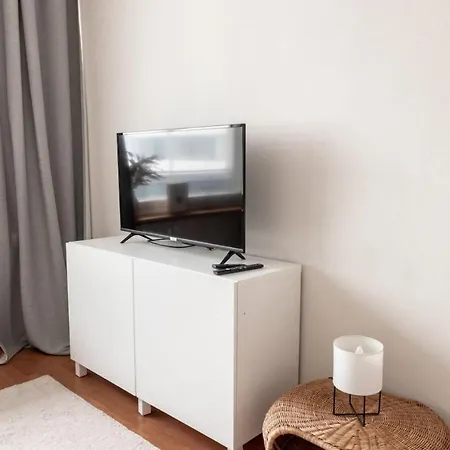 Cozy 1br W Balcony Next To Tram Stop Apartamento