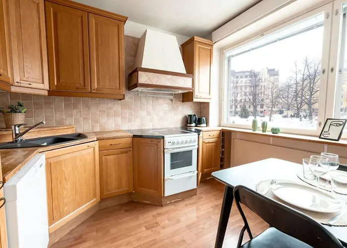 2ndhomes Cozy 1br W Balcony Next To Tram Stop Appartement