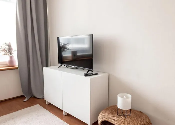 2ndhomes Cozy 1br W Balcony Next To Tram Stop Appartement