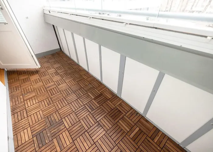 2ndhomes Cozy 1br W Balcony Next To Tram Stop Apartmán *